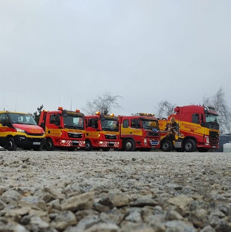 Profesjonalne holowanie Kąty Wrocławskie podczas zimowych warunków na śliskiej i ośnieżonej drodze zapewniające pełne bezpieczeństwo.